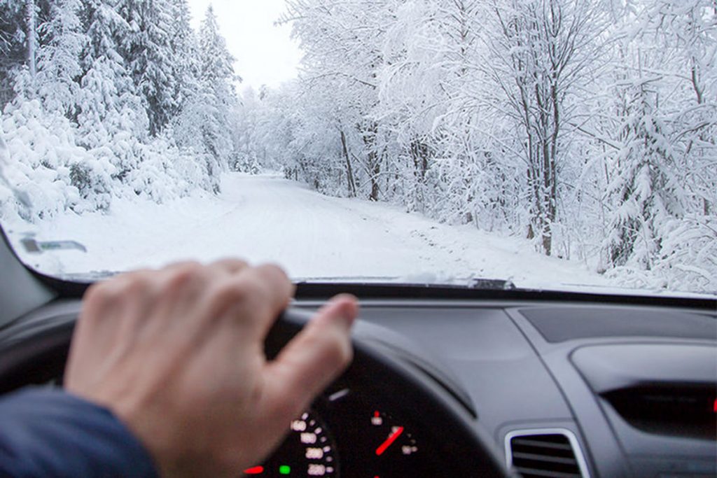 نکات مهم رانندگی در هوای برفی با خودروهای اجاره‌ای